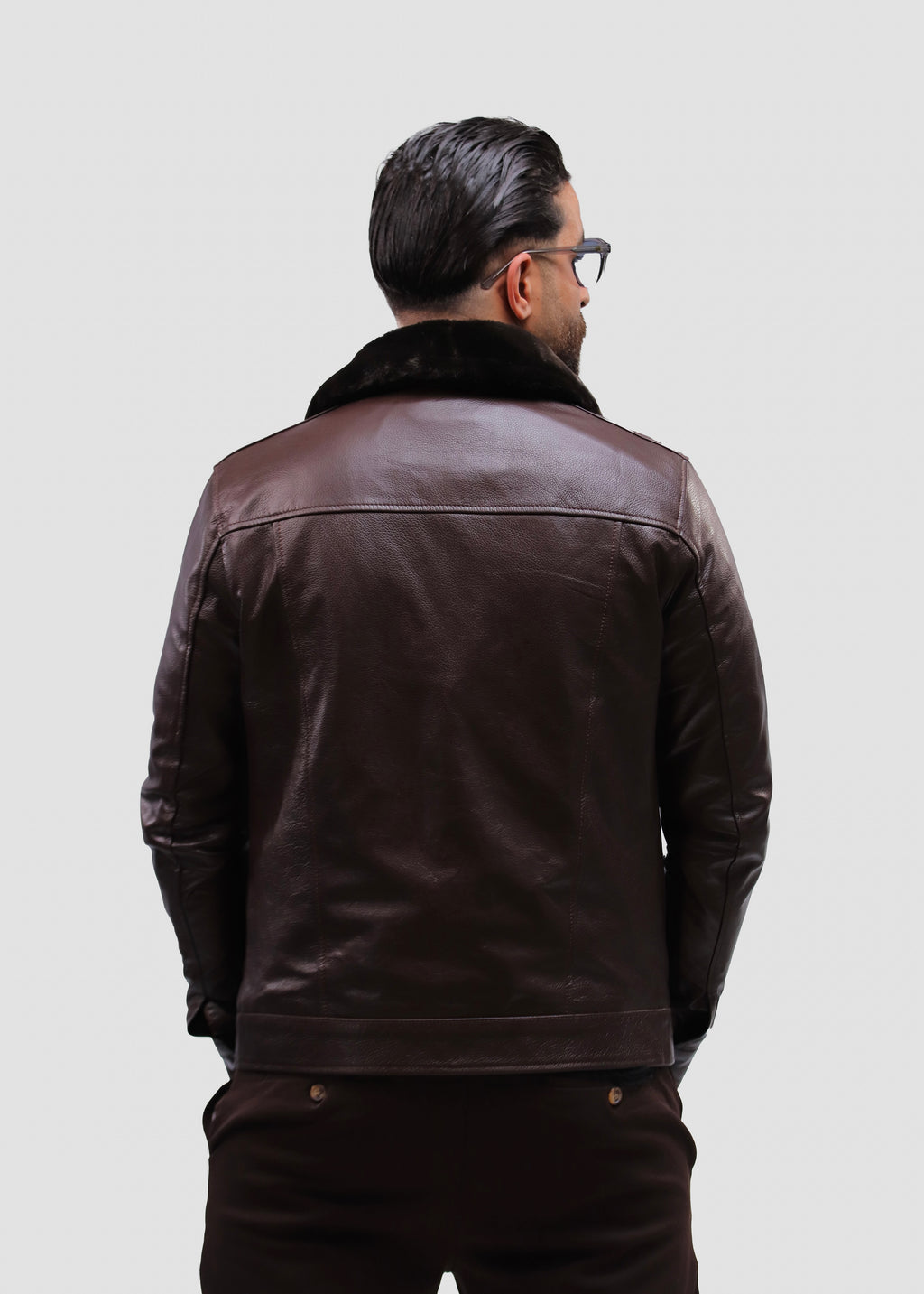 Veste en Cuir de Vachette avec Col en Fourrure démontable. ɴ𝓸𝓾𝓿𝓮𝓵𝓵𝓮 𝓬𝓸𝓵𝓵𝓮𝓬𝓽𝓲𝓸𝓷